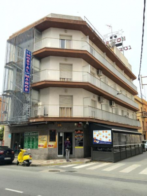 Отель Hostal Los Maños  Бланес